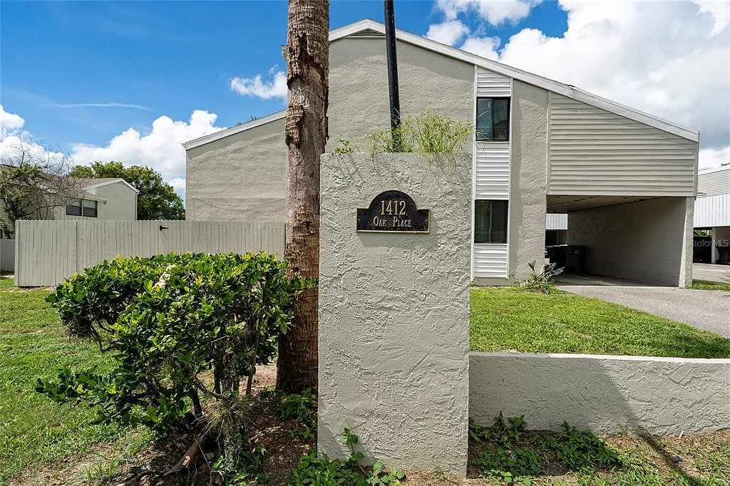 3 bed, 2.5 bath, 1231 sqft, $2,400 — Photo 1