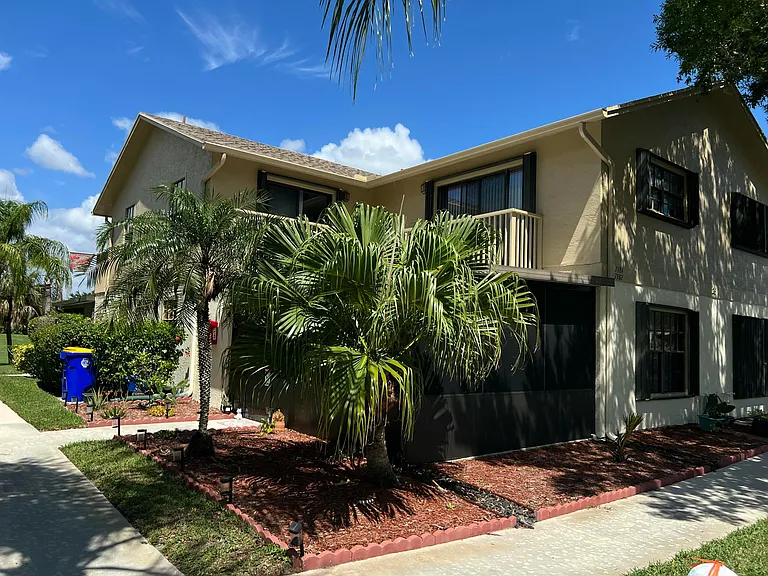 7382 SE Jamestown Ter — Photo 1