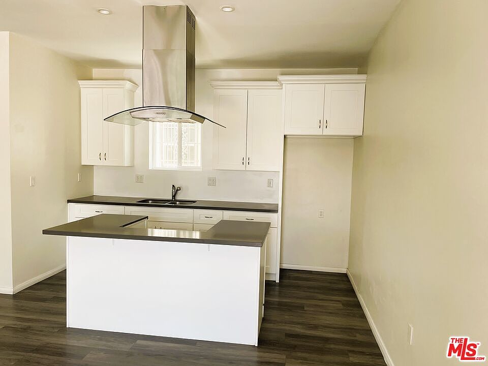 1st image of 1106 W 91st St
