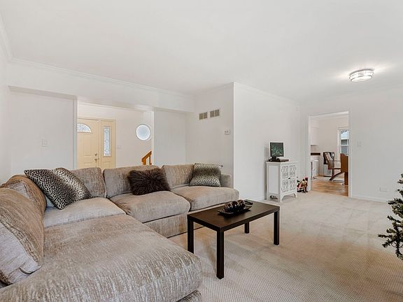 5th image of 12 Dorchester Ct