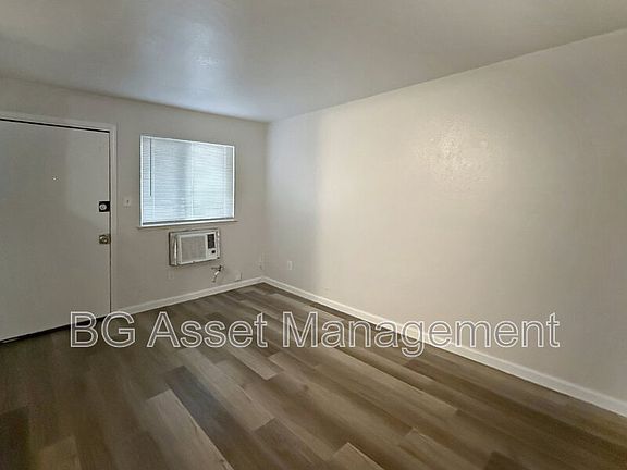 3rd image of 728 Darina Ave Unit 1