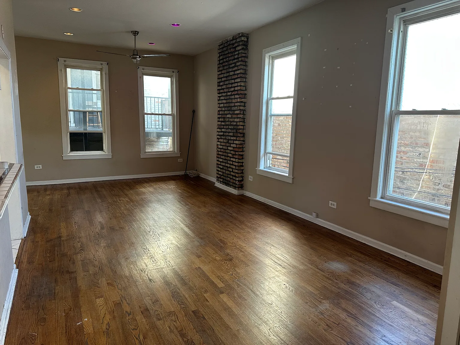 3 bed, 1600 sqft, $3,200 — Photo 1