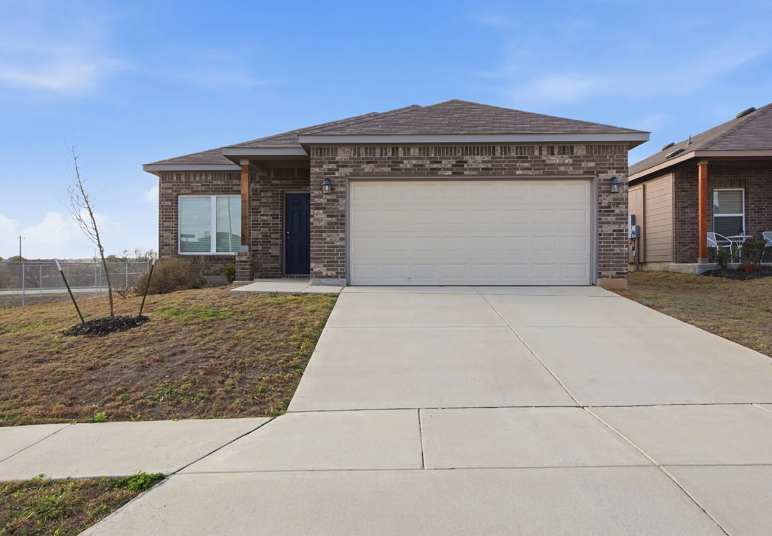 3 bed, 2.0 bath, 1612 sqft, $1,800 — Photo 1