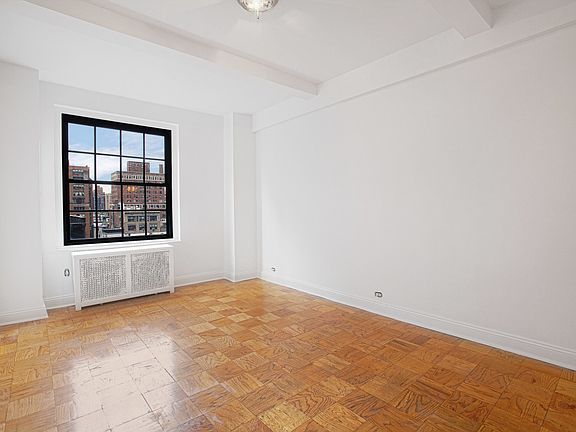 3rd image of 160 W 71st St APT 8L