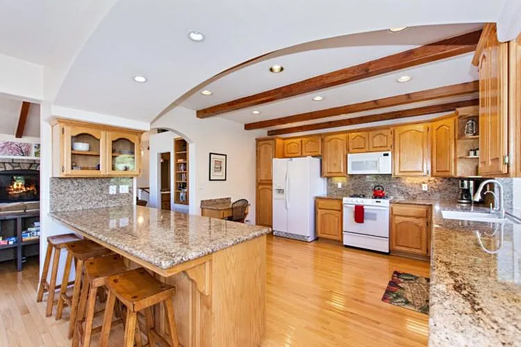 1141 Aleutian Dr — Photo 3