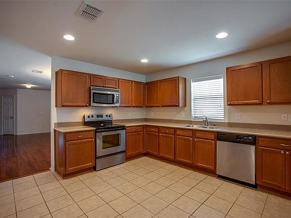 4th image of 1624 Sul Ross Dr