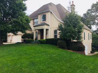 2252 S Oakbrook Ave, Springfield, MO 65809