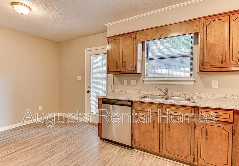 137 Chalet North Ct — Photo 12