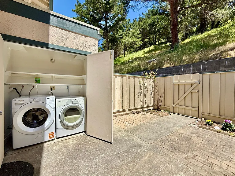 1254 Terra Nova Blvd — Photo 28
