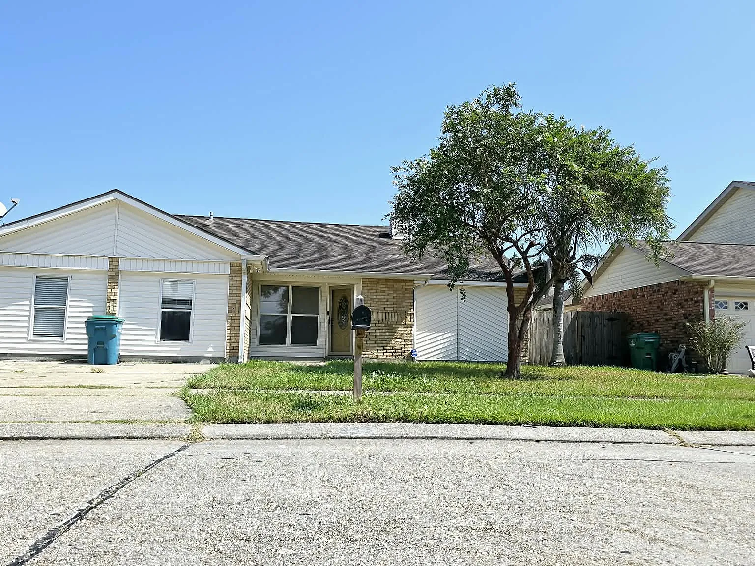 4 bed, 2100 sqft, $2,000 — Photo 1