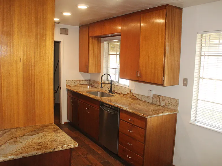 7706 East Pkwy — Photo 8