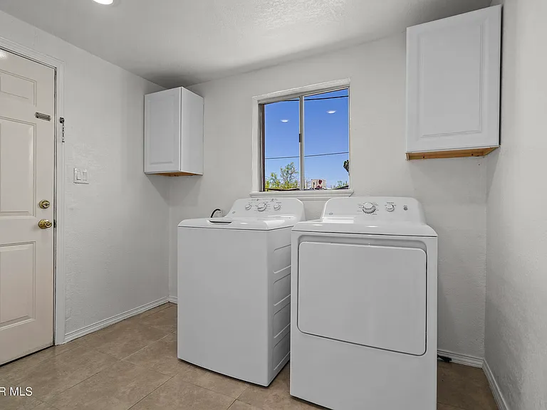 209 N Seville Dr #B — Photo 7