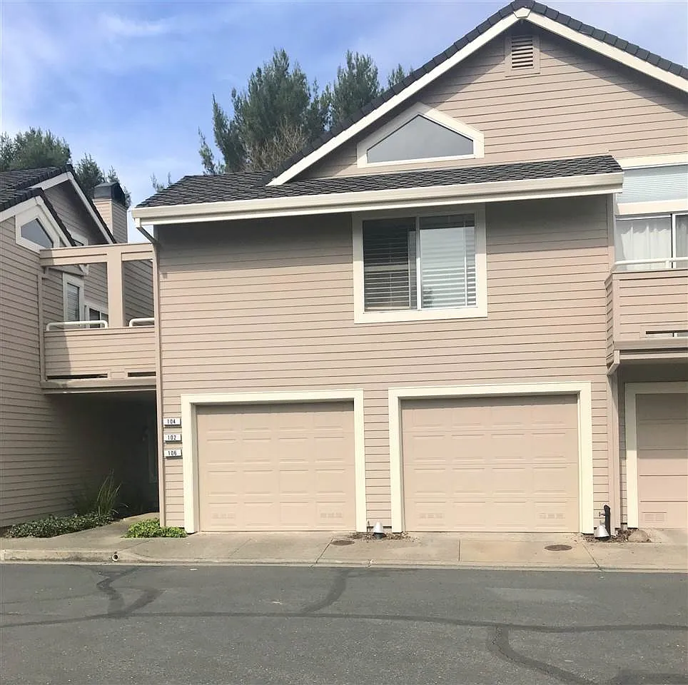 102 Whaler Cir photo 1