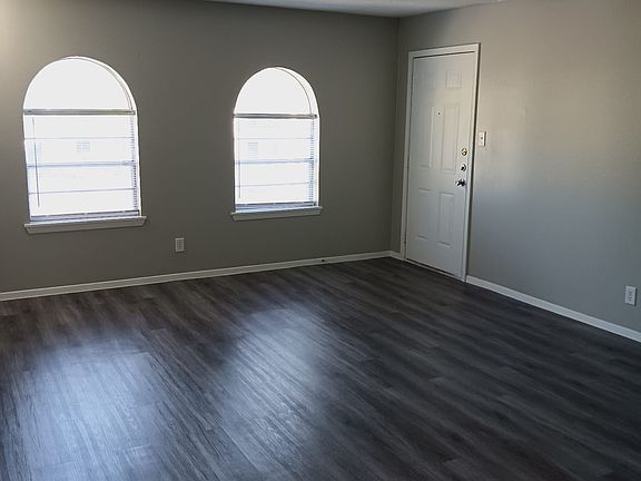 2nd image of 1700 W McIntyre St #9