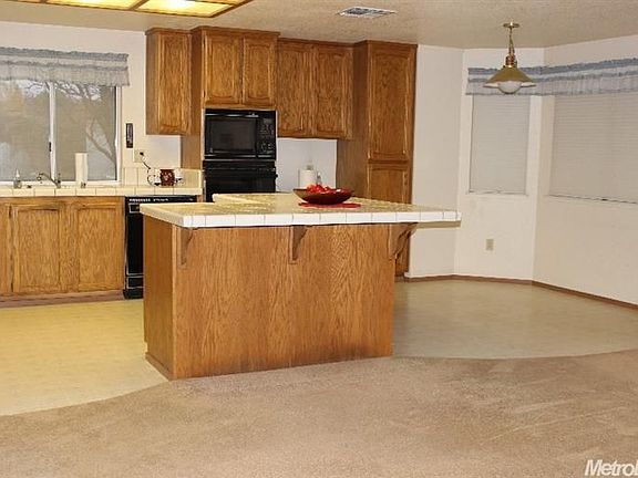 3rd image of 827 Willow Creek Dr