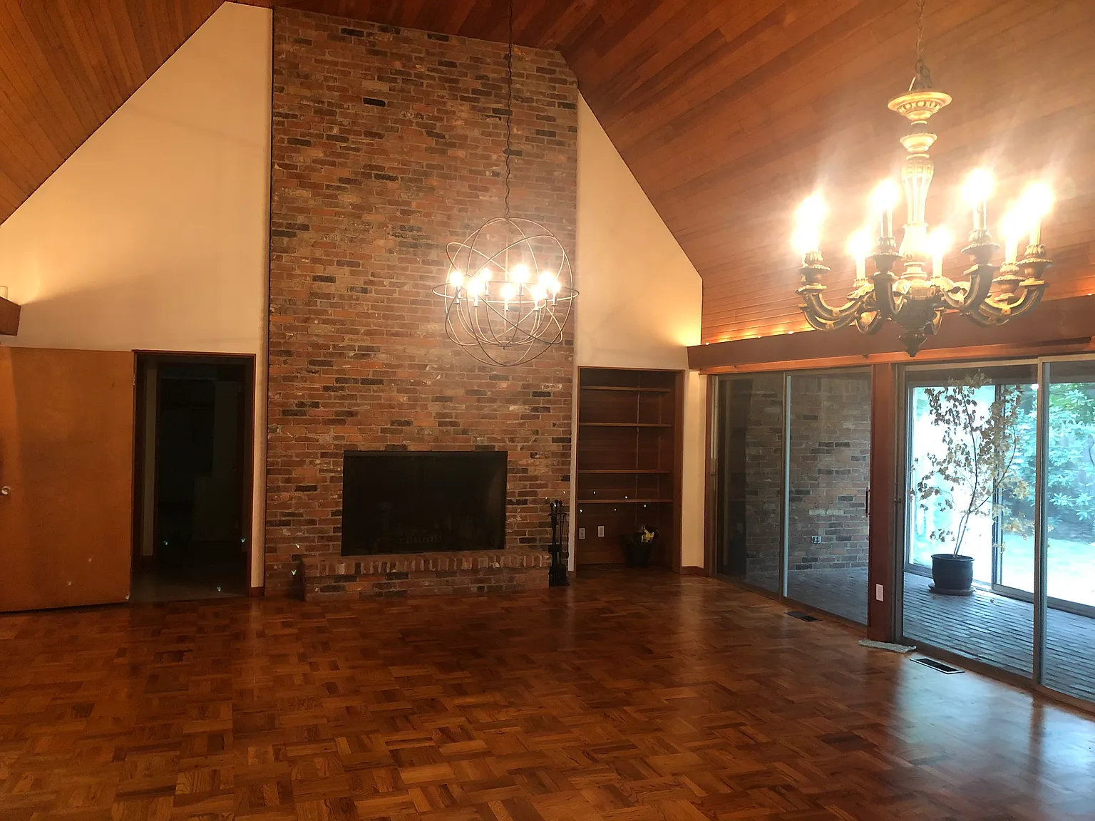 3 bed, 3.5 bath, 3922 sqft, $2,500 — Photo 2