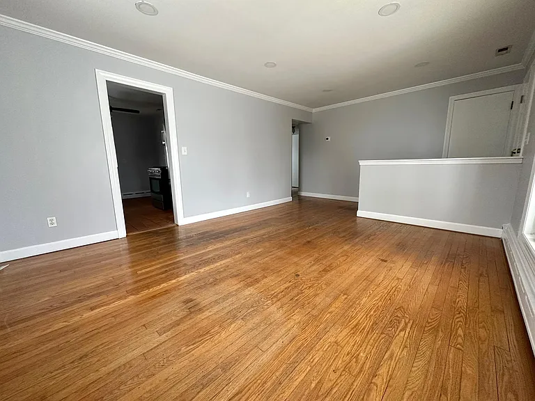148 Augusta St — Photo 11