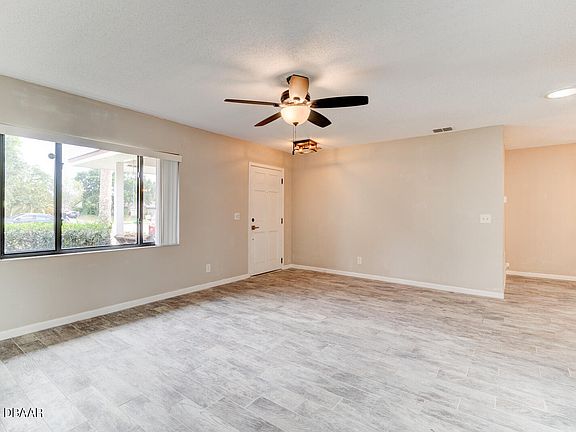 3rd image of 1160 Ashland Ct