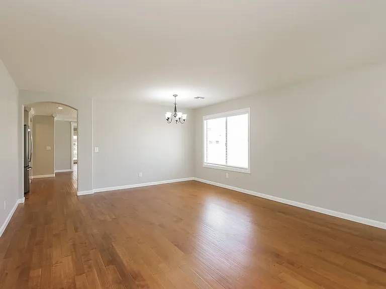 651 E Christopher St — Photo 3