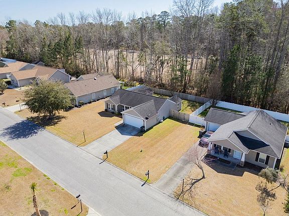 5th image of 133 Burkridge West Dr.
