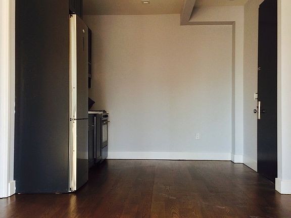 3rd image of 131 Tompkins Ave APT 3E