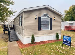 37 Village Ct, Mediapolis, IA 52637