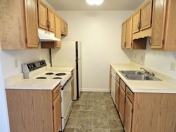 4th image of 400 W Cherry Dr APT F