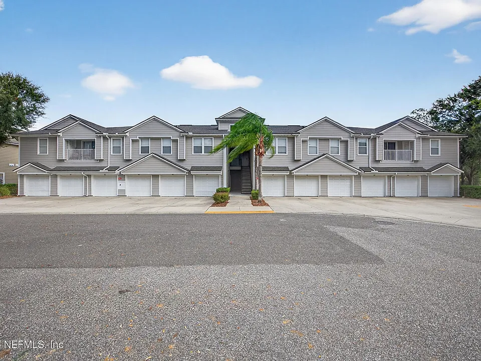 7047 Deer Lodge Cir #106