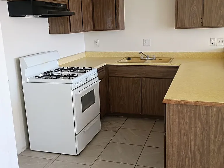 1932 Erin Dr. — Photo 10