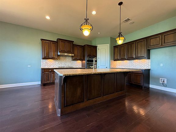 5th image of 300 Summer Alcove Way