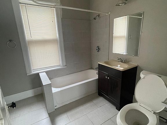 5th image of 2463C N Bartlett Ave #C