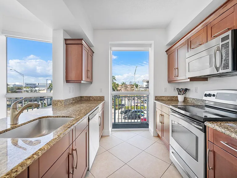 7270 SW 88th St #B203 — Photo 5