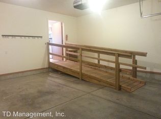 4327 S Farm Road 125, Springfield, MO 65810