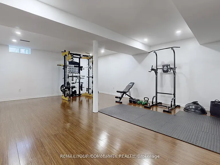 52 Four Seasons Cres — Photo 37