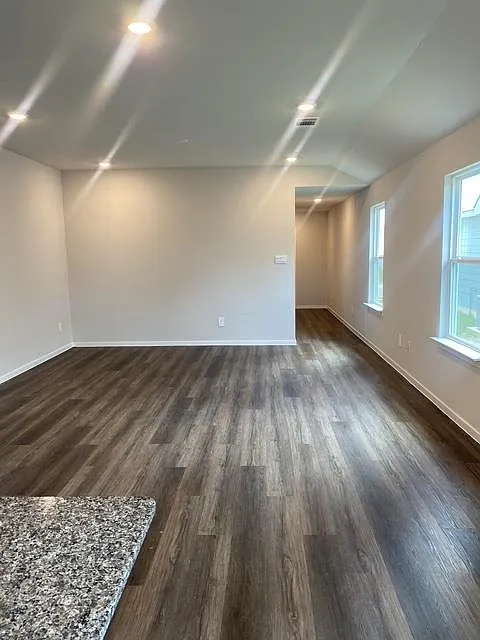 3 bed, 2.0 bath, 1534 sqft, $1,850 — Photo 4
