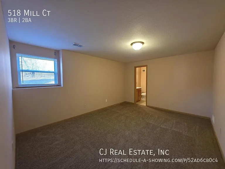 518 NW Mill Ct — Photo 9