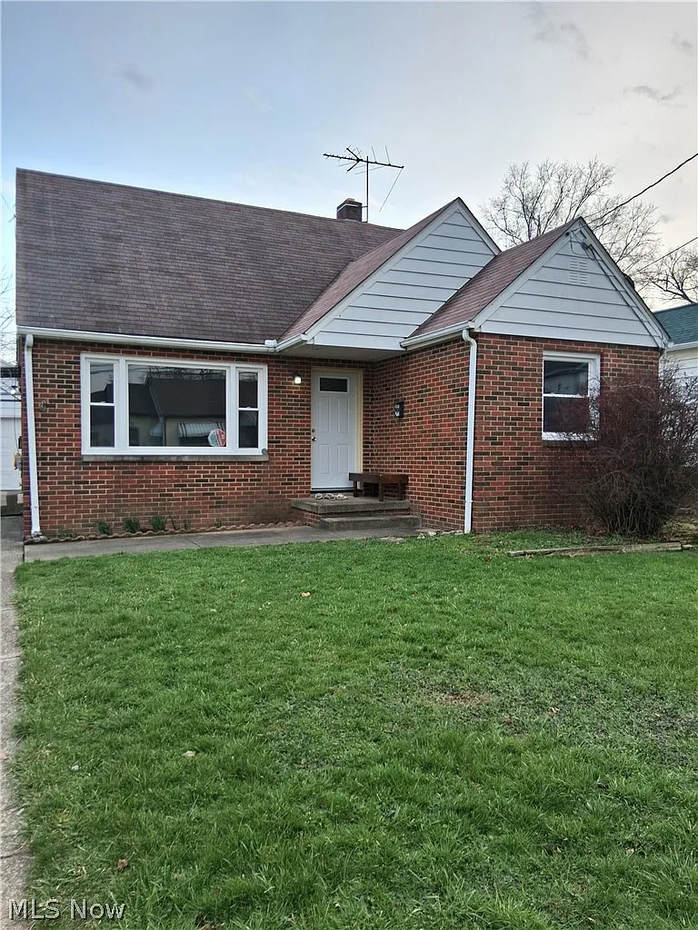 944 Donald Ave photo 1
