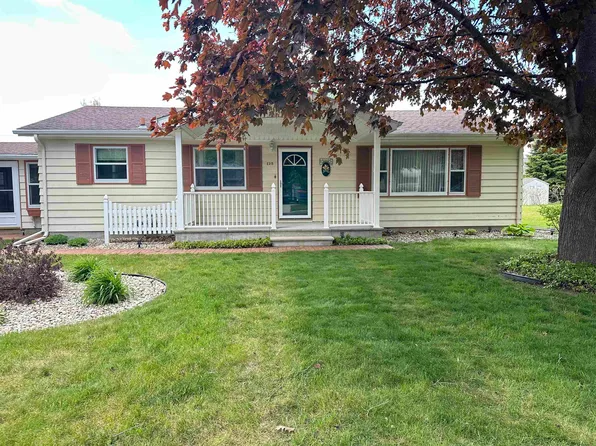 125 S Maple St, Orfordville, WI 53576