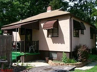 2528 Avis St photo 1