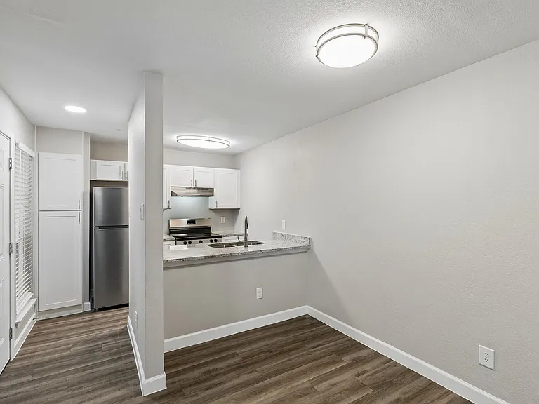 The Lydian Apartments — Photo 13