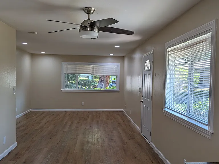 3320 Howard Cmn — Photo 2