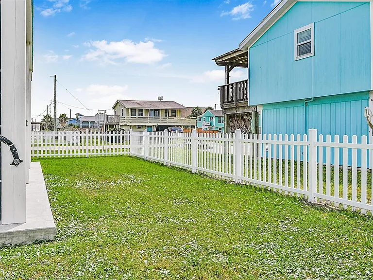 16630 Jean Lafitte Rd — Photo 45