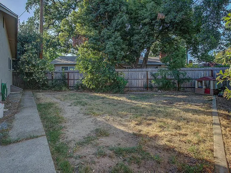 1988 Glenrose Dr — Photo 8