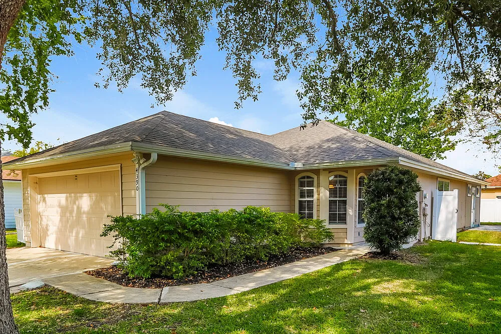 3 bed, 2.0 bath, 1430 sqft, $1,885 — Photo 3