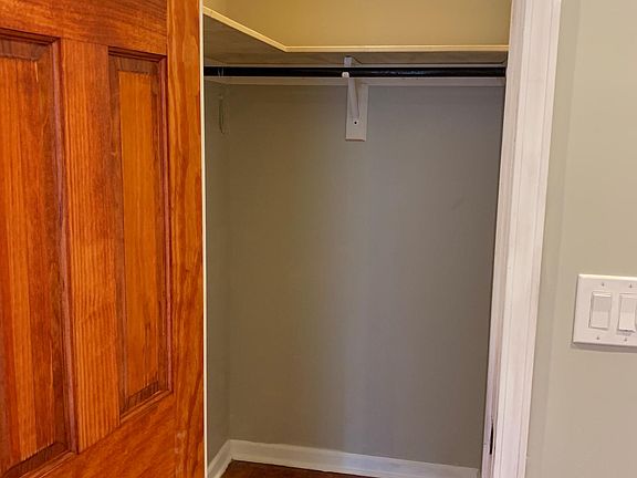 5th image of 1825 W Belmont Ave