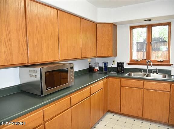 5th image of 104 Elray St