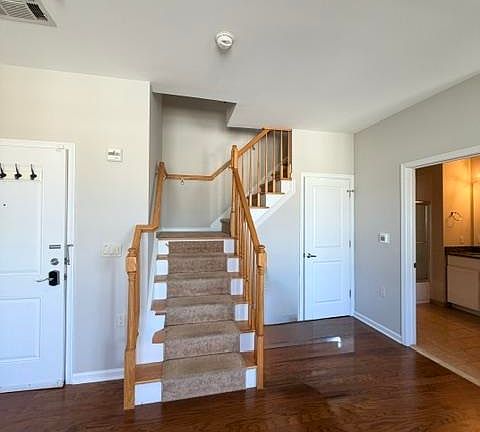 4th image of 1209 Summit Ave #405