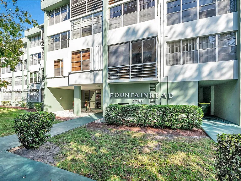 2781 Taft St #303 — Photo 3