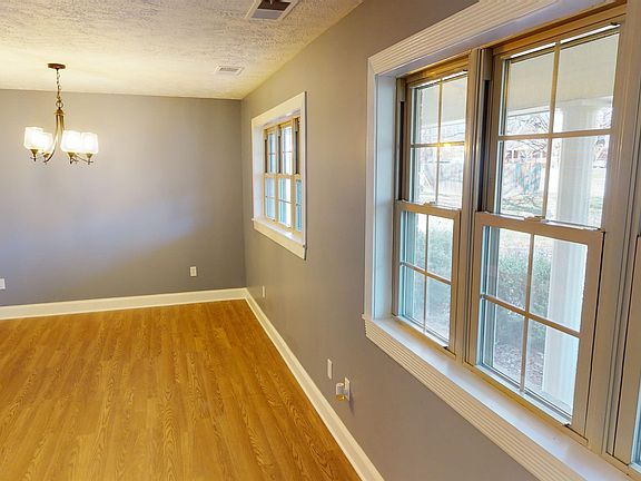 3rd image of 612 Scenic Hills Dr