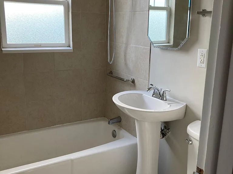 13400 Locust St — Photo 8